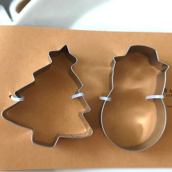 PLATTER 🍪 with Cookie Cutters - Rae Dunn - Picture 6 of 6